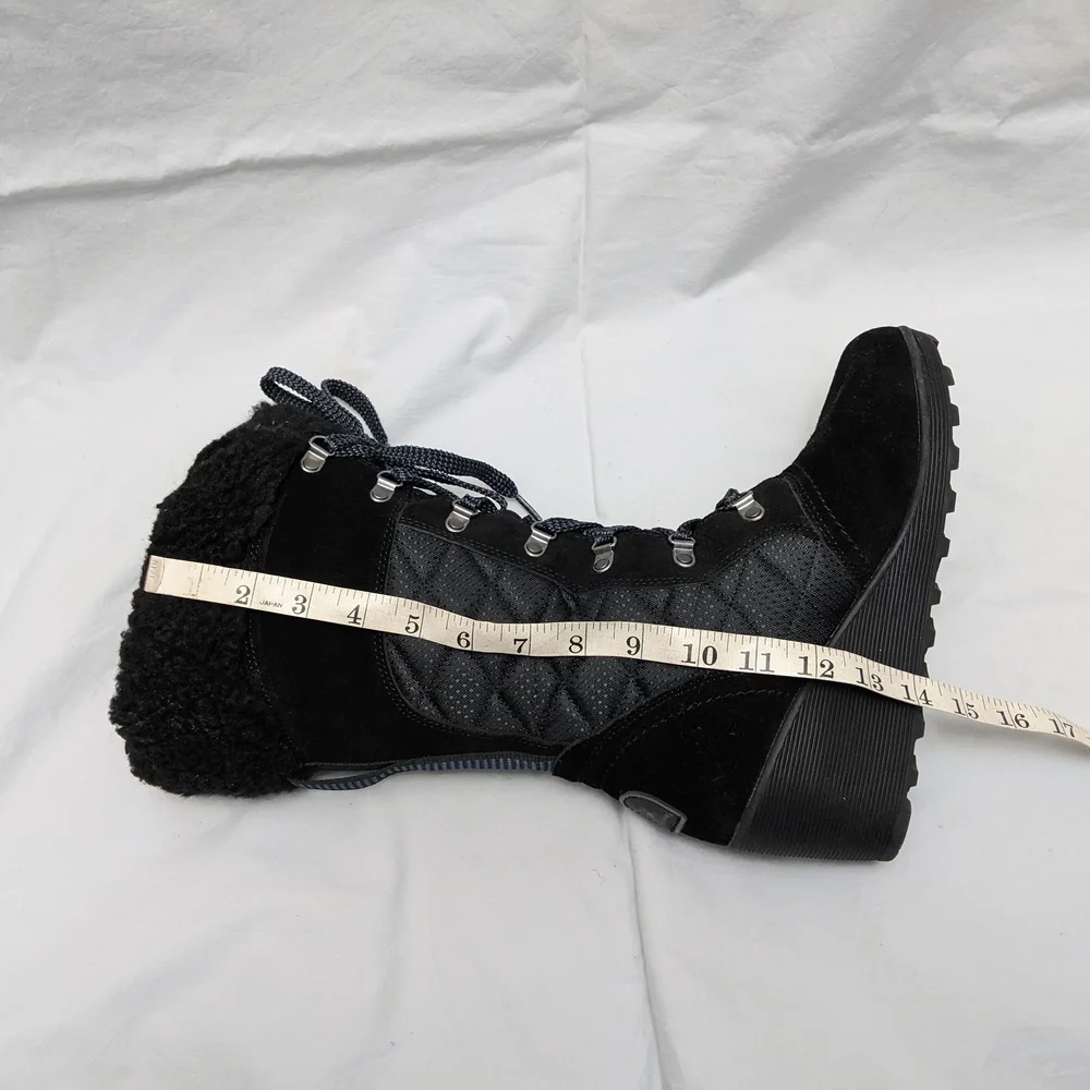 BearPaw Women's Insulated Quilted Winter Boots Size 9